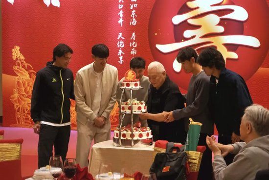 点击888贵宾厅了解更多优惠信息相关图片